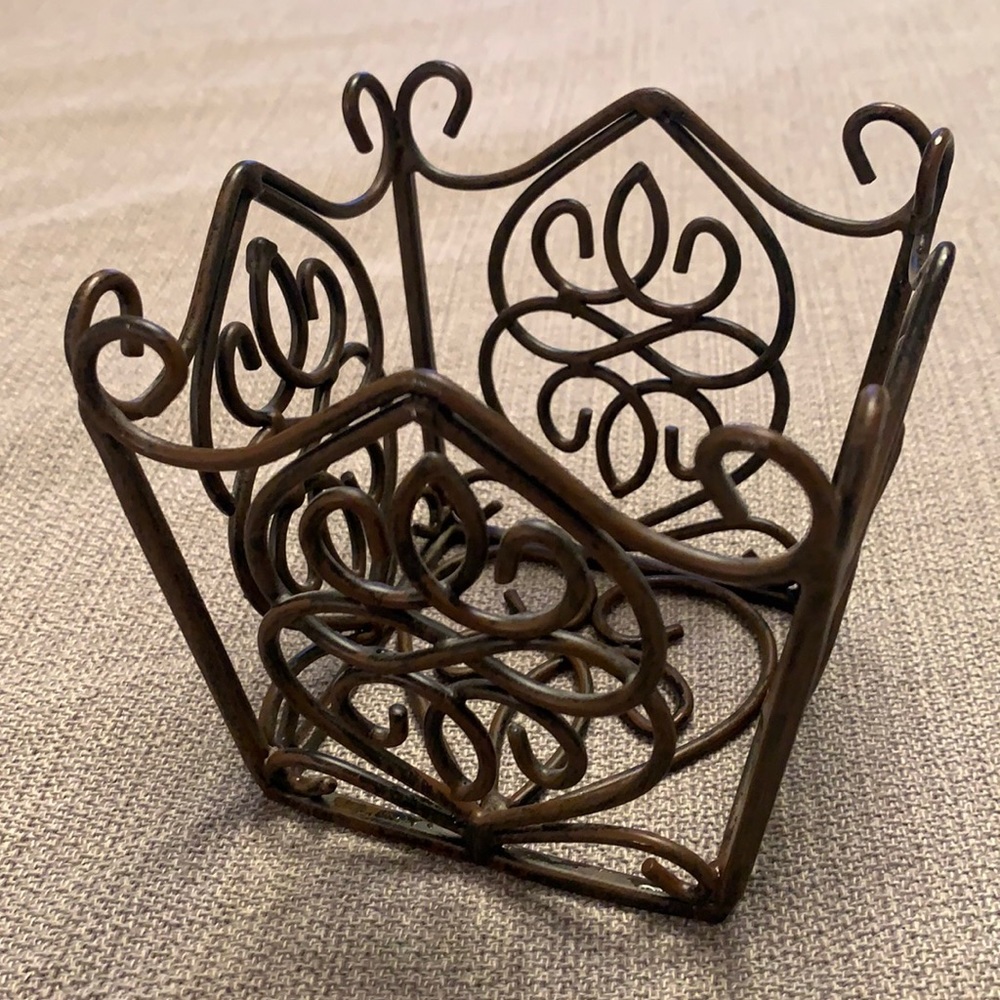 Southern Living At Home Rosedale Small Iron Basket in Plant Holders Decor